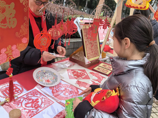 开元体育官网“九龙呈祥”“五福临门”……嘉定新成路街道推出年味浓郁的city w