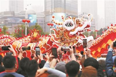 开元体育【网络中国节·春节】广州天河处处张灯结彩 新春贺岁活动丰富多彩(图10)